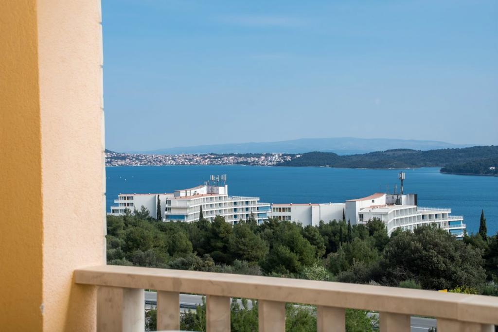 Apartments Meri Seget Vranjica Exterior photo