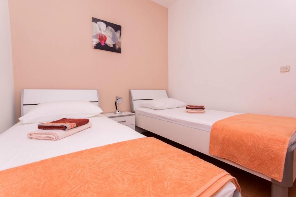 Apartments Meri Seget Vranjica Exterior photo