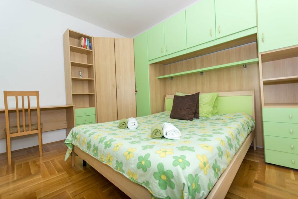 Apartments Meri Seget Vranjica Exterior photo