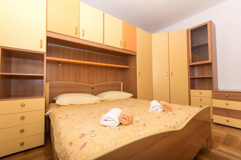 Apartments Meri Seget Vranjica Exterior photo