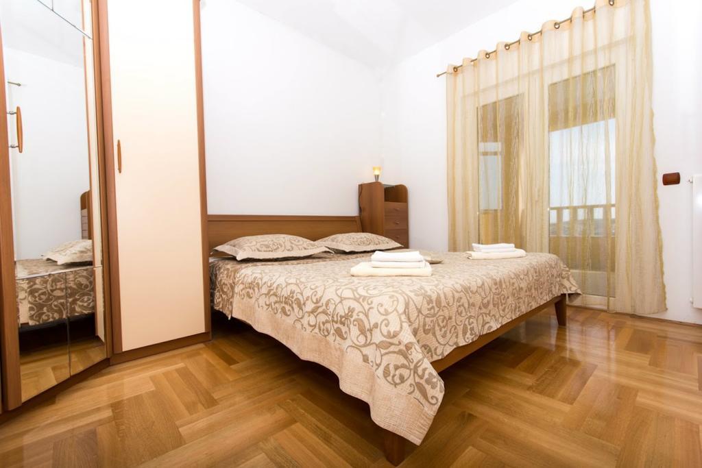 Apartments Meri Seget Vranjica Exterior photo