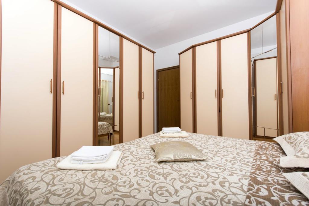 Apartments Meri Seget Vranjica Exterior photo