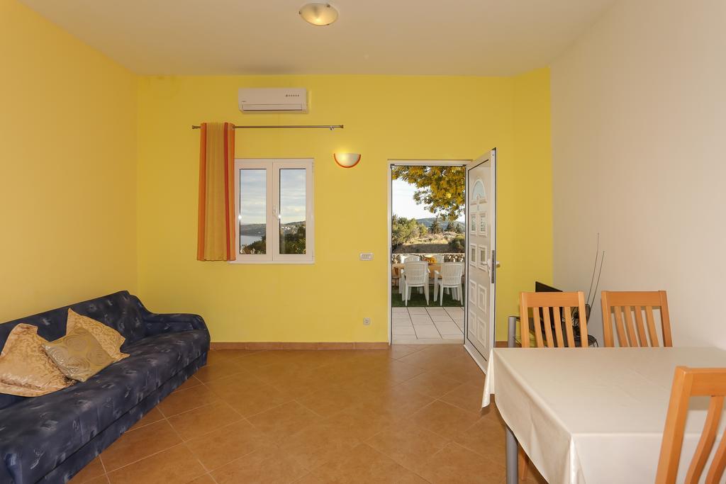 Apartments Meri Seget Vranjica Exterior photo