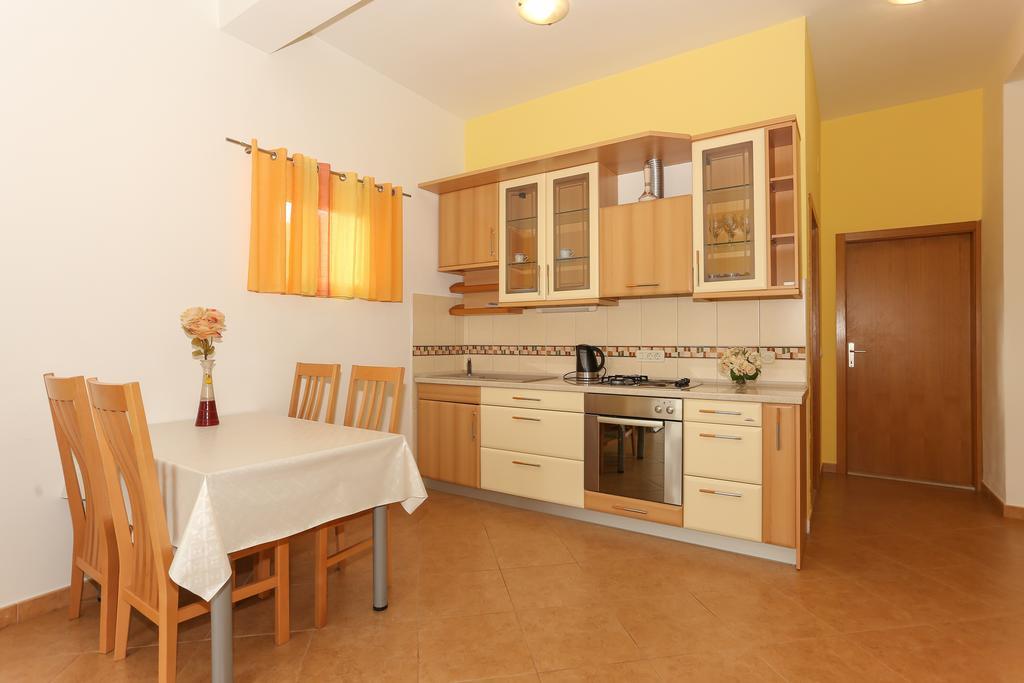 Apartments Meri Seget Vranjica Exterior photo