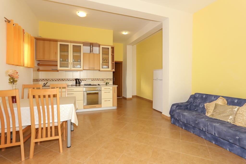 Apartments Meri Seget Vranjica Exterior photo