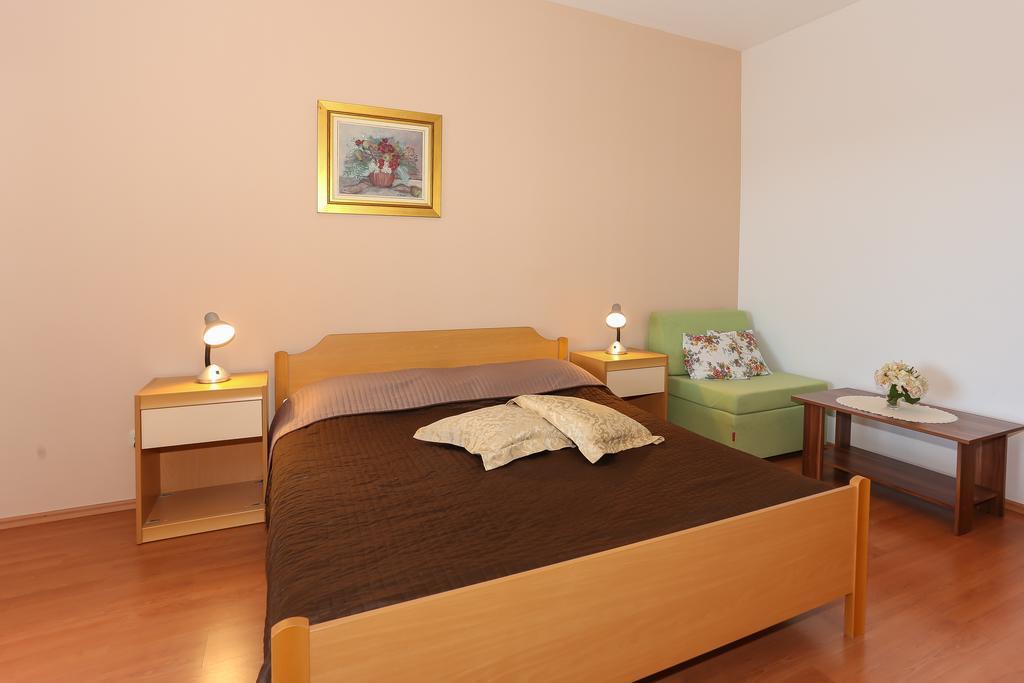 Apartments Meri Seget Vranjica Exterior photo