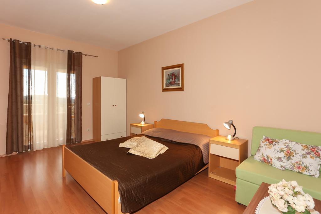Apartments Meri Seget Vranjica Exterior photo