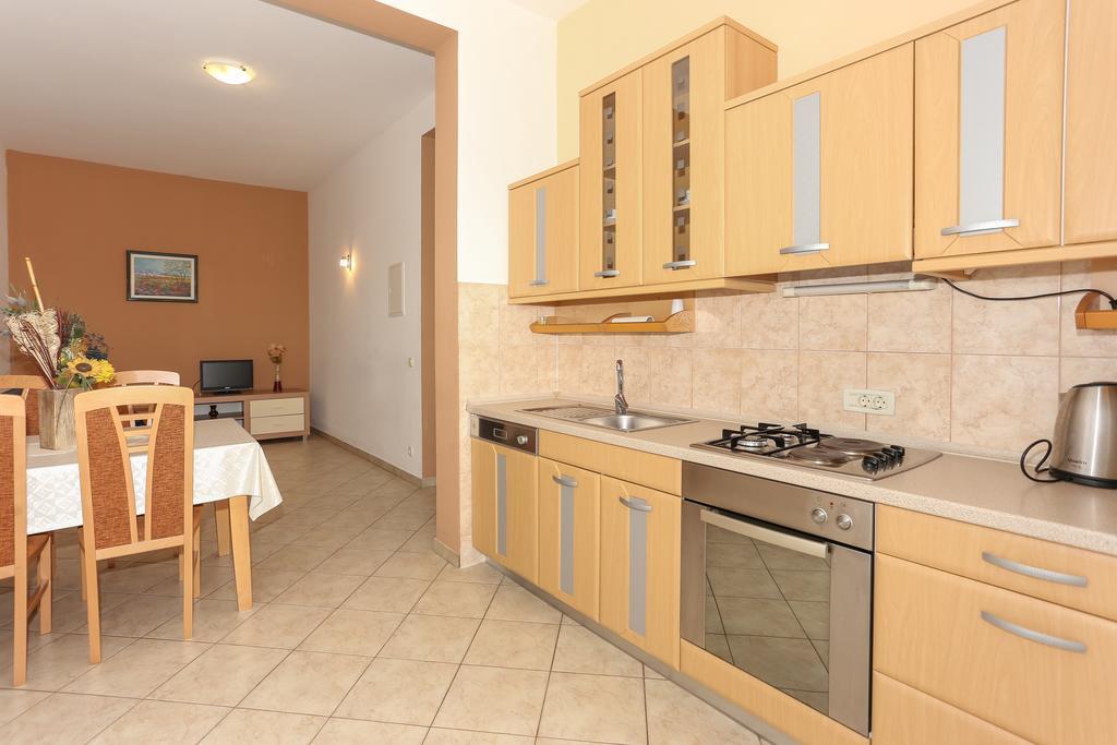 Apartments Meri Seget Vranjica Exterior photo