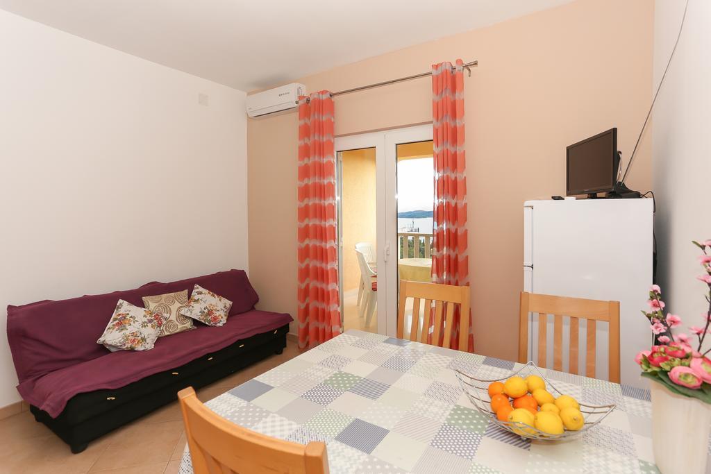 Apartments Meri Seget Vranjica Exterior photo
