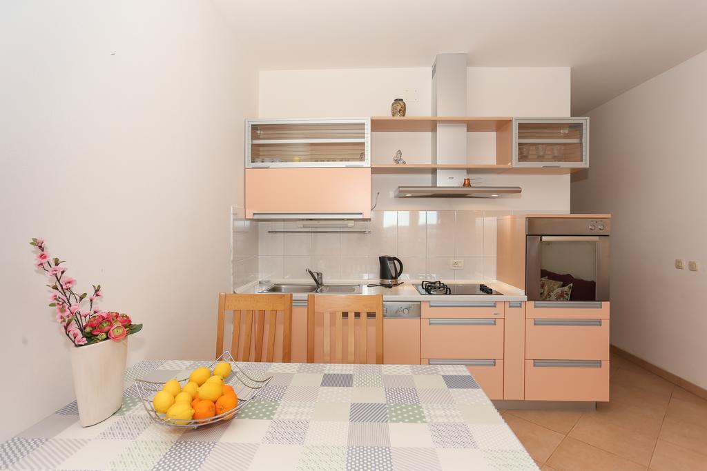 Apartments Meri Seget Vranjica Exterior photo