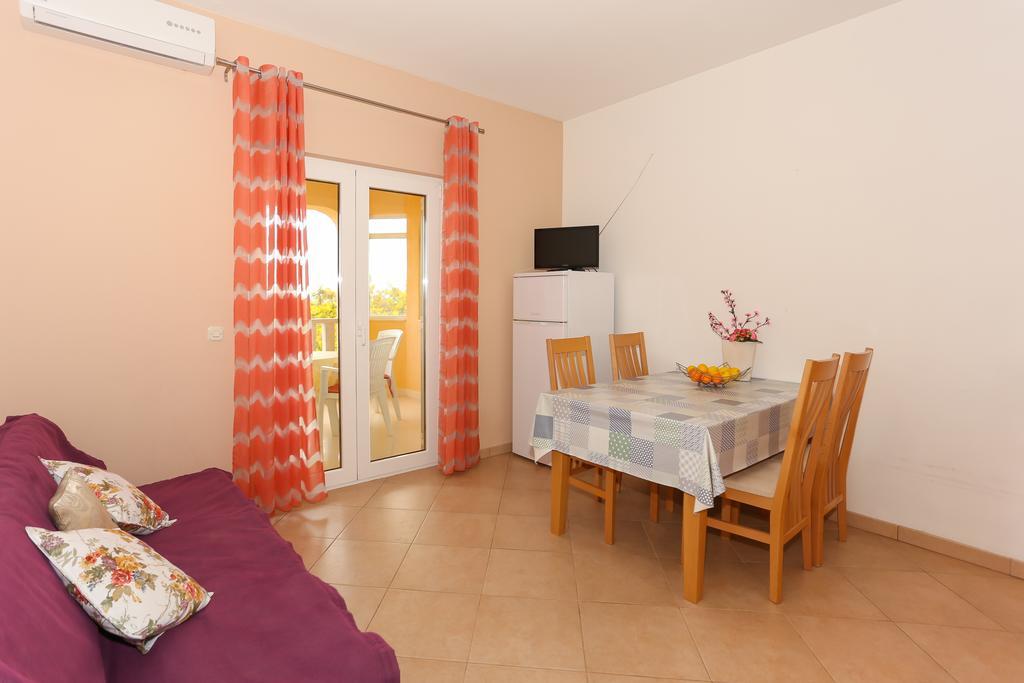 Apartments Meri Seget Vranjica Exterior photo
