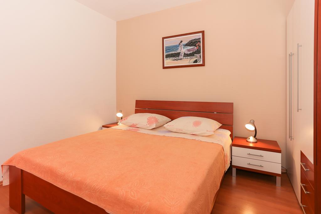 Apartments Meri Seget Vranjica Exterior photo