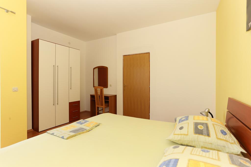 Apartments Meri Seget Vranjica Exterior photo