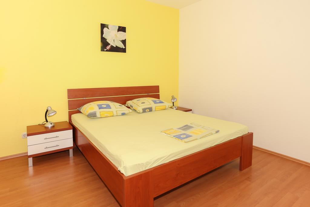Apartments Meri Seget Vranjica Exterior photo
