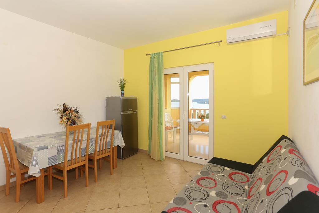 Apartments Meri Seget Vranjica Exterior photo