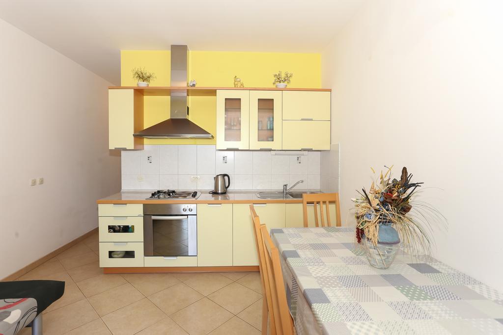 Apartments Meri Seget Vranjica Exterior photo